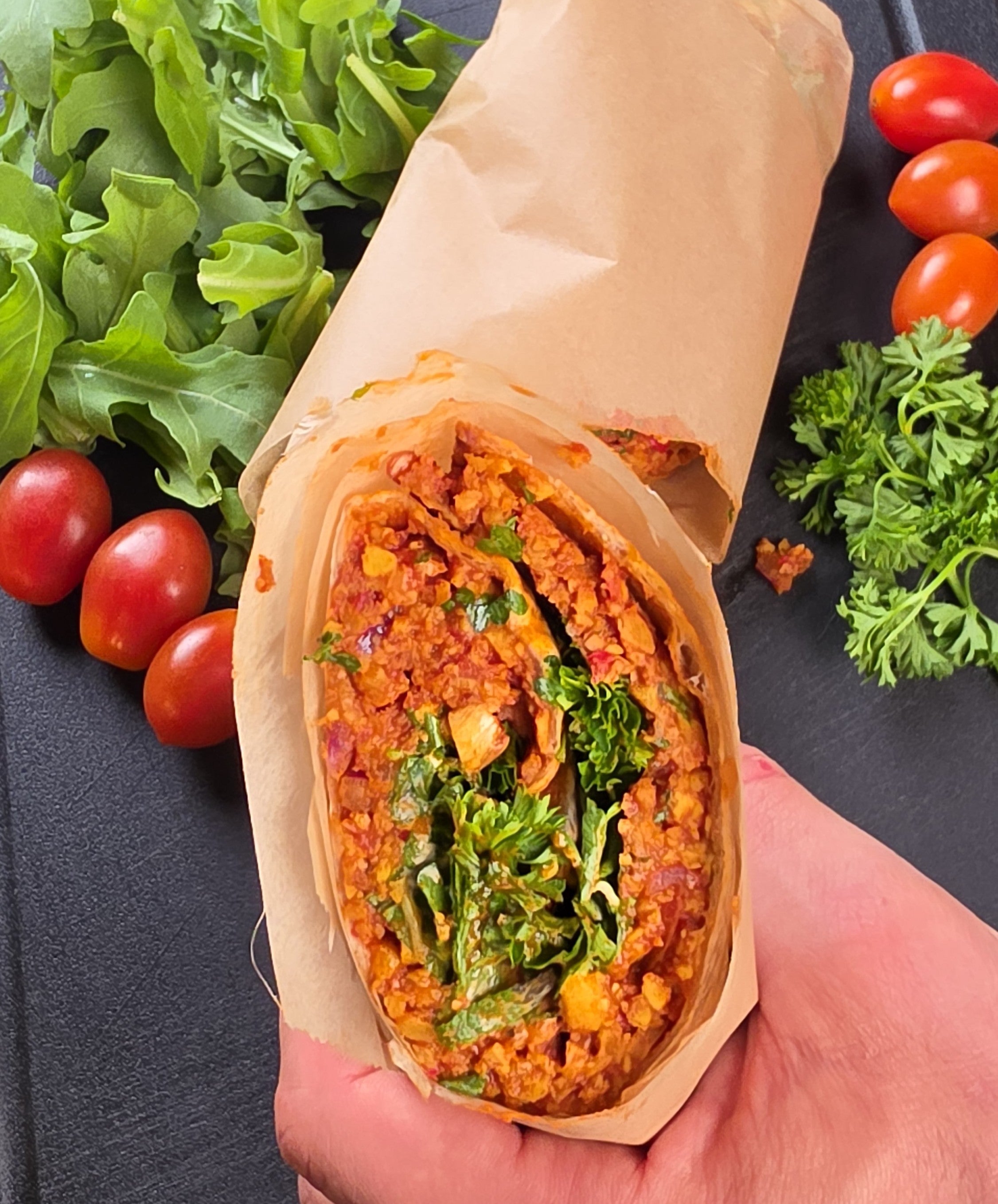 Veganen Dürüm zu Hause machen: sättigend, würzig und einfach gemacht