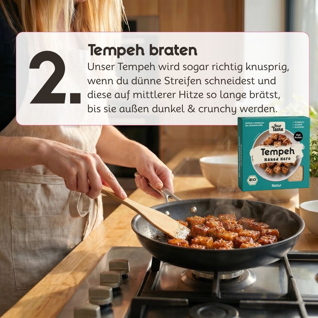 Naked Hero Natur-Tempeh von fourTaste wird in der Pfanne goldbraun gebraten. Der fermentierte Tempeh entwickelt außen eine knusprige Textur und bleibt innen saftig.