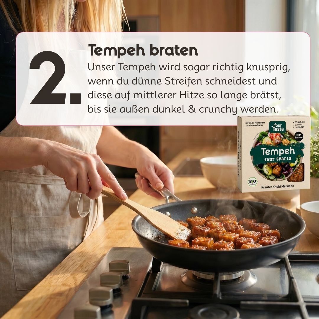 fourSparta Tempeh von fourTaste wird knusprig in der Pfanne angebraten. Die Kräuter-Knoblauch-Marinade sorgt für einen herzhaften Geschmack und saftigen Biss.