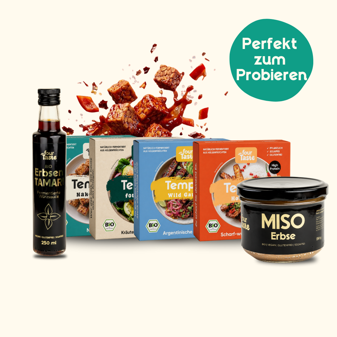 fourTaste Probierpaket mit verschiedenen Tempeh Sorten, fermentierter Erbsen-Tamari und Erbsen-Miso. Das Set kombiniert pflanzliche Bio-Produkte aus fermentierten Hülsenfrüchten zum Kennenlernen der fourTaste Produktwelt.